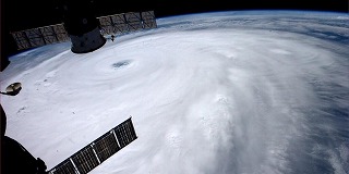 台風19号 nasa.jpg